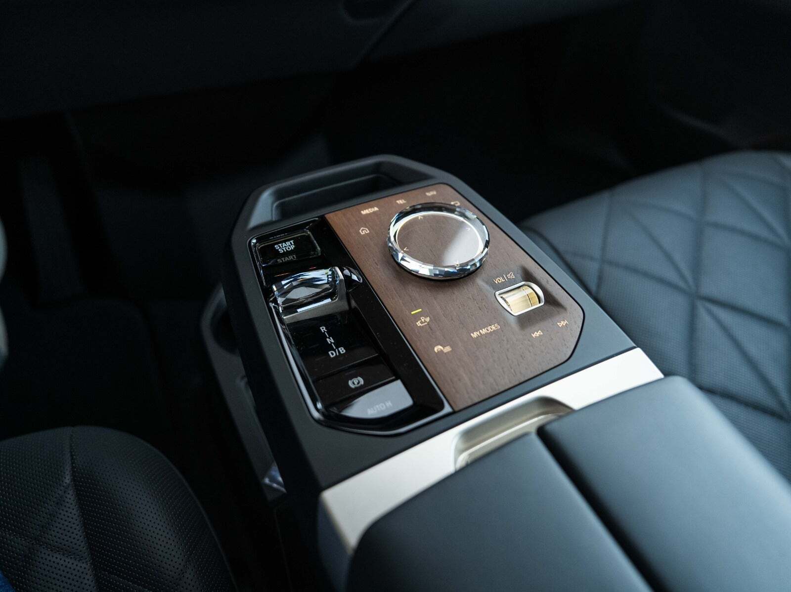 Sort BMW iX fra 2022