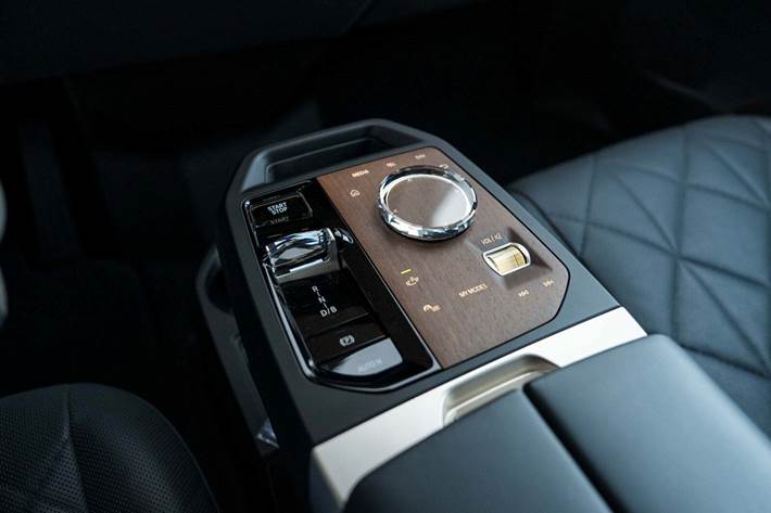 Sort BMW iX fra 2022