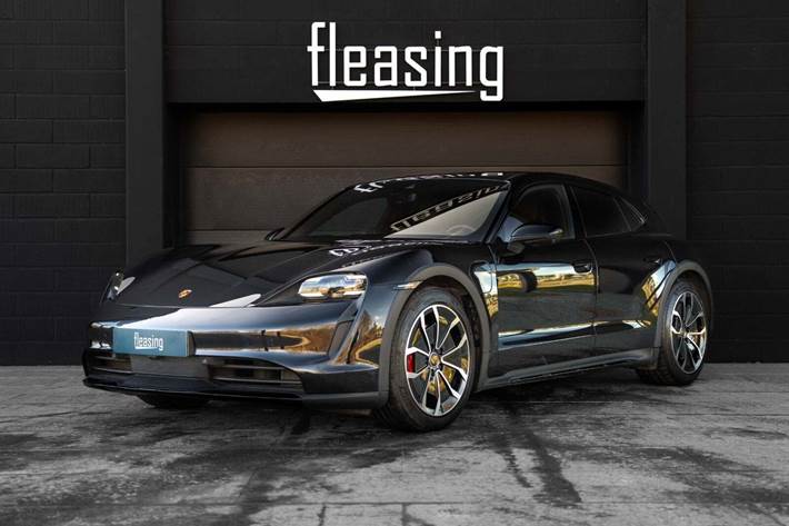 Sort Porsche Taycan 4S fra 2022 set udefra