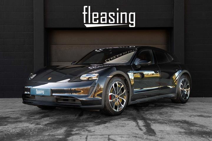 Sort Porsche Taycan 4S fra 2022 set udefra