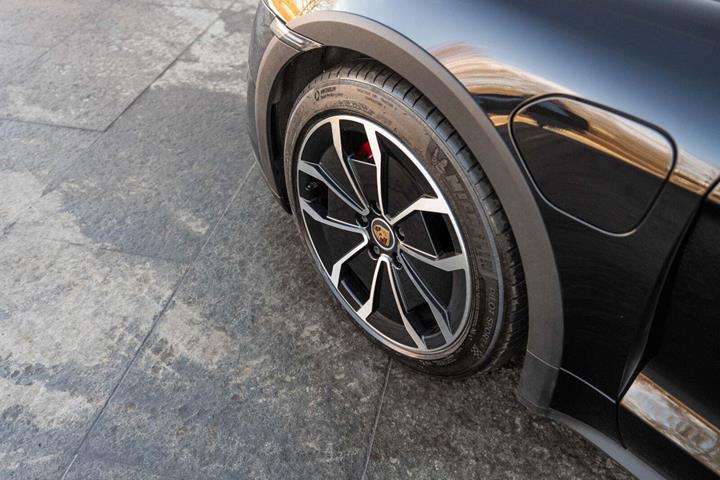Sort Porsche Taycan 4S fra 2022
