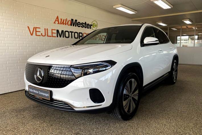 Hvid Mercedes EQA250+ fra 2024 set udefra