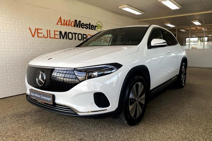 Hvid Mercedes EQA250+ fra 2024 set udefra