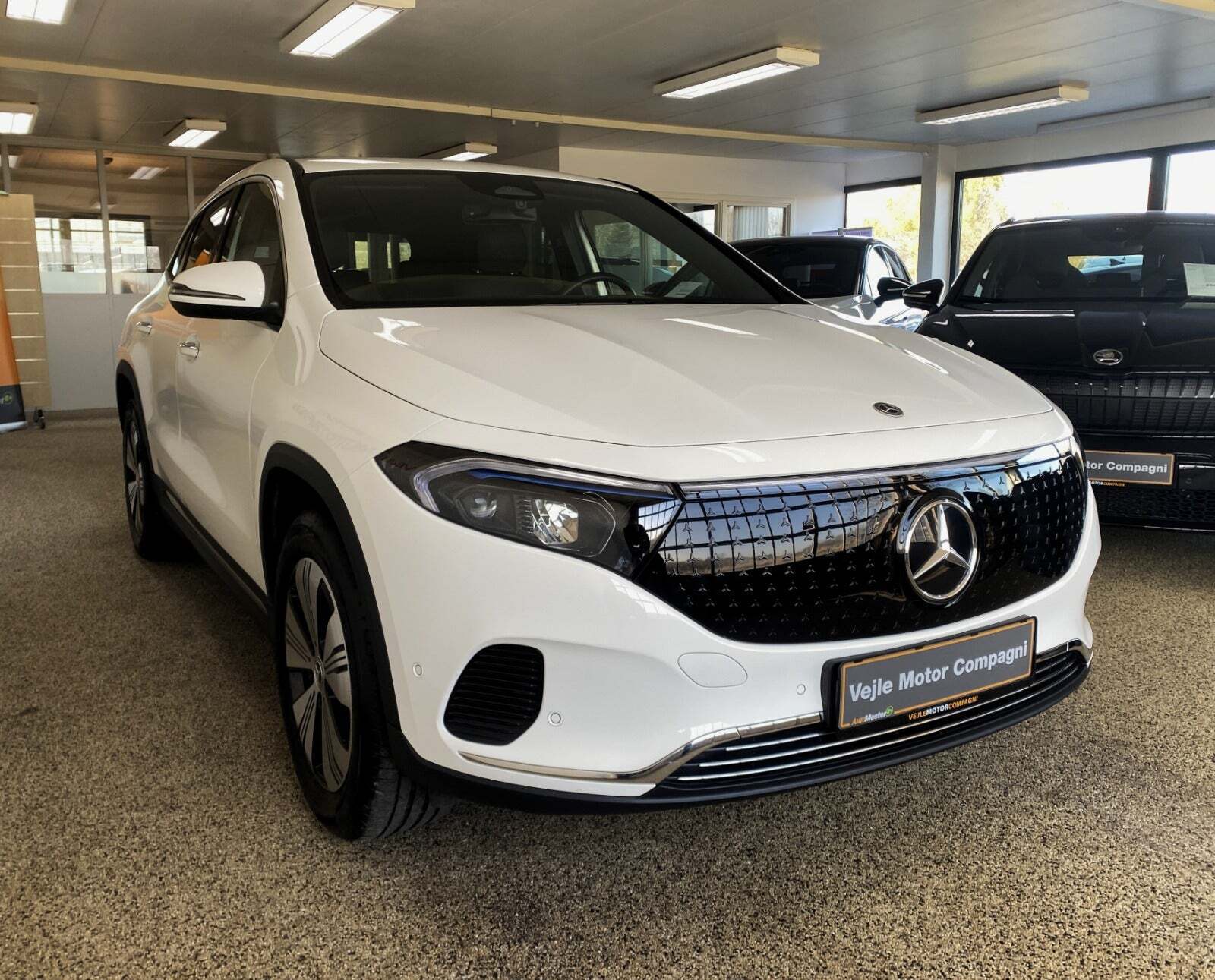 Hvid Mercedes EQA250+ fra 2024