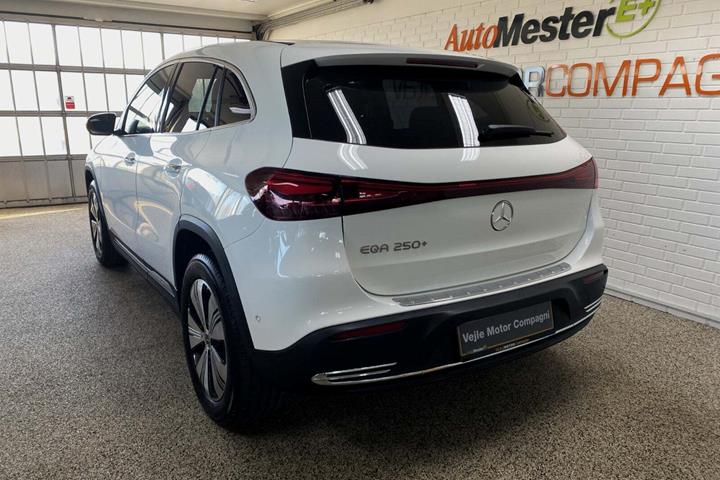 Hvid Mercedes EQA250+ fra 2024