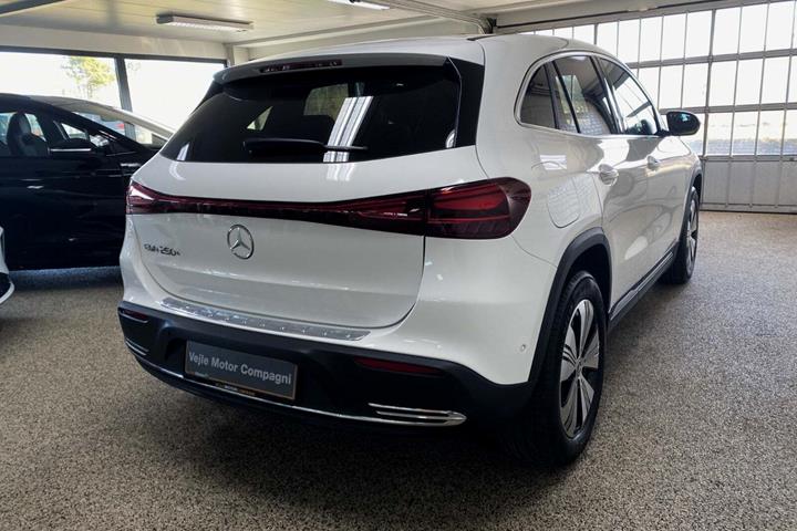 Hvid Mercedes EQA250+ fra 2024