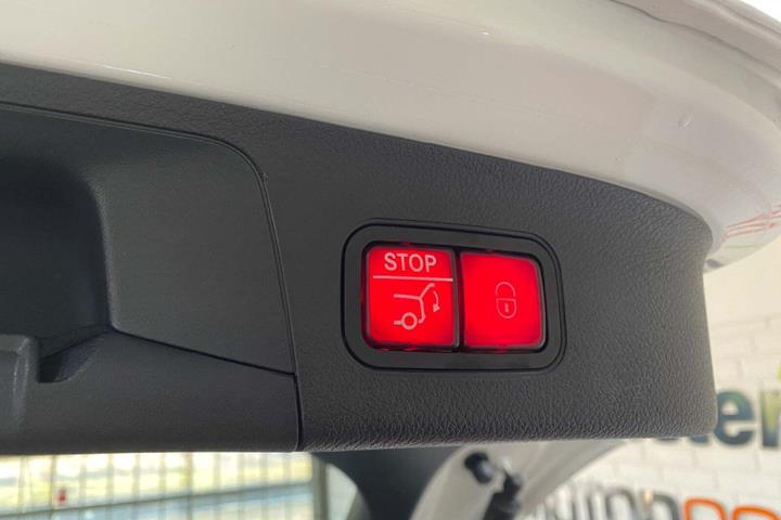 Hvid Mercedes EQA250+ fra 2024