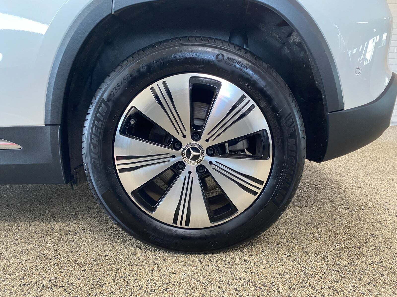 Hvid Mercedes EQA250+ fra 2024