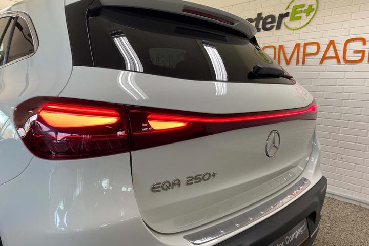Hvid Mercedes EQA250+ fra 2024