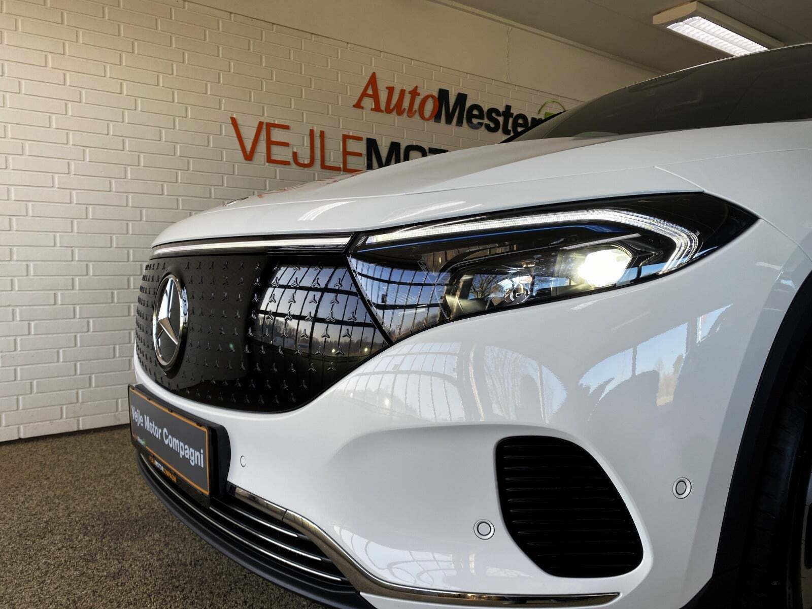 Hvid Mercedes EQA250+ fra 2024