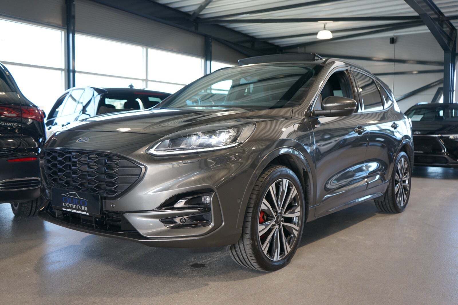 Ford Kuga 2,5 PHEV ST-Line X CVT