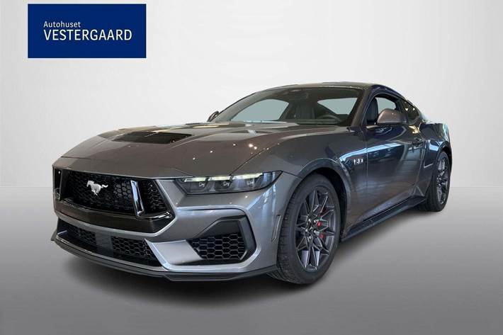 Grå Ford Mustang fra 2025 set udefra