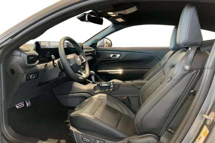 Grå Ford Mustang fra 2025