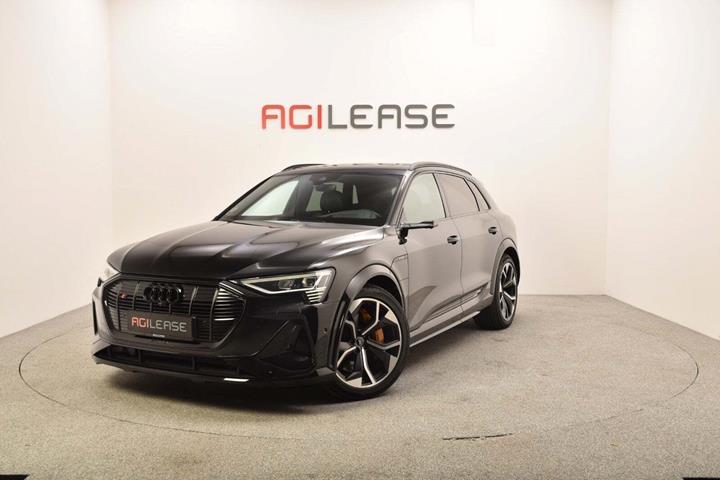 Sort Audi e-tron S fra 2021 set udefra