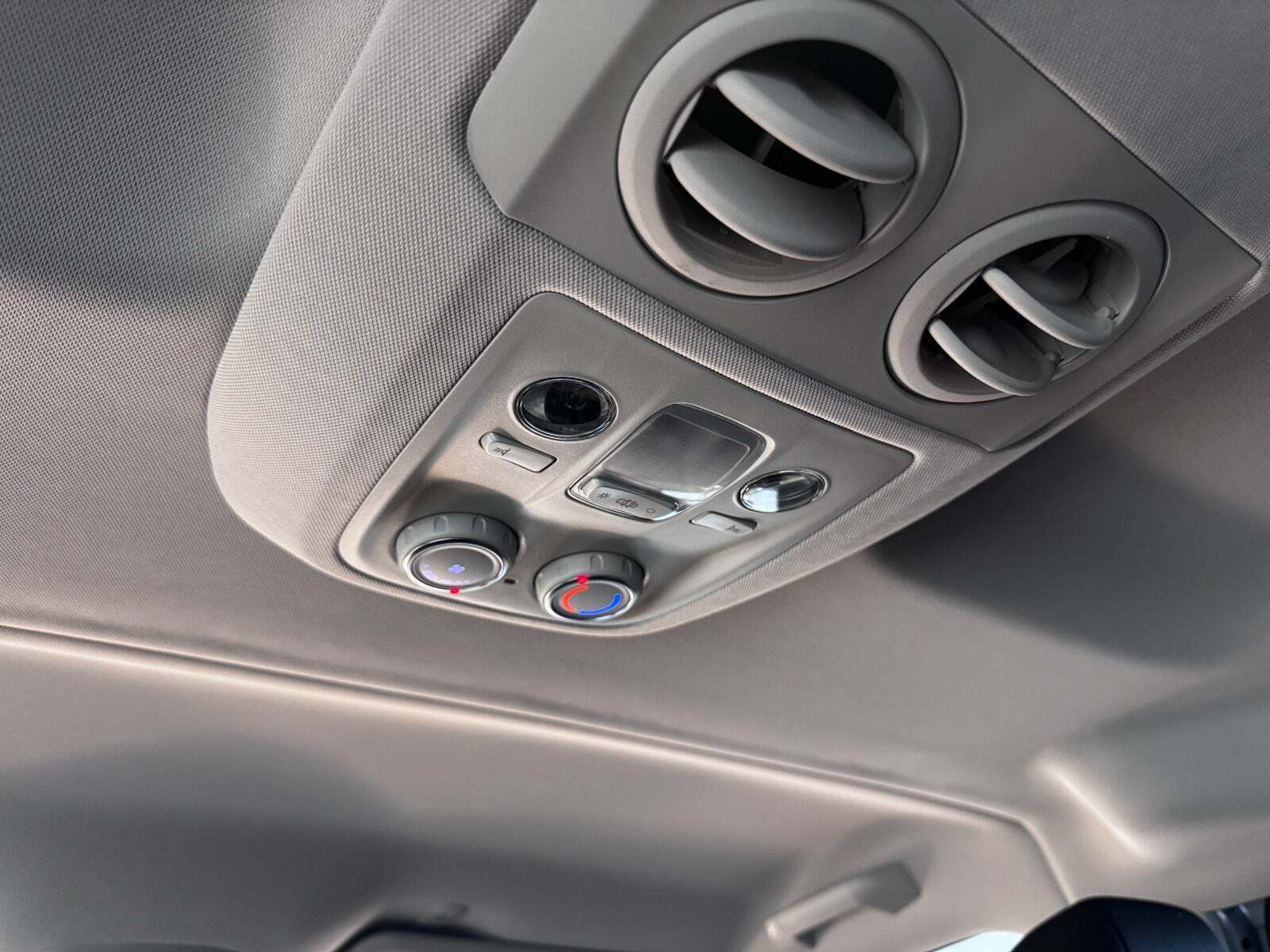 Grå Citroën e-Jumpy fra 2024