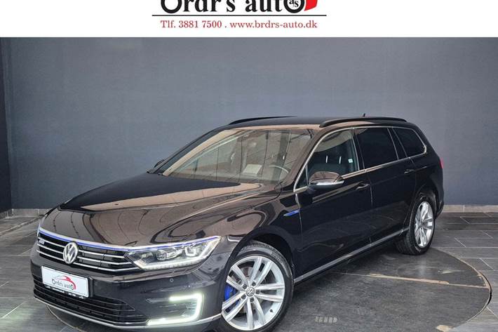 Sort VW Passat fra 2017 set udefra
