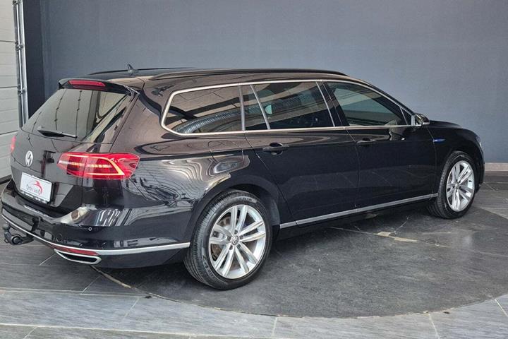 Sort VW Passat fra 2017