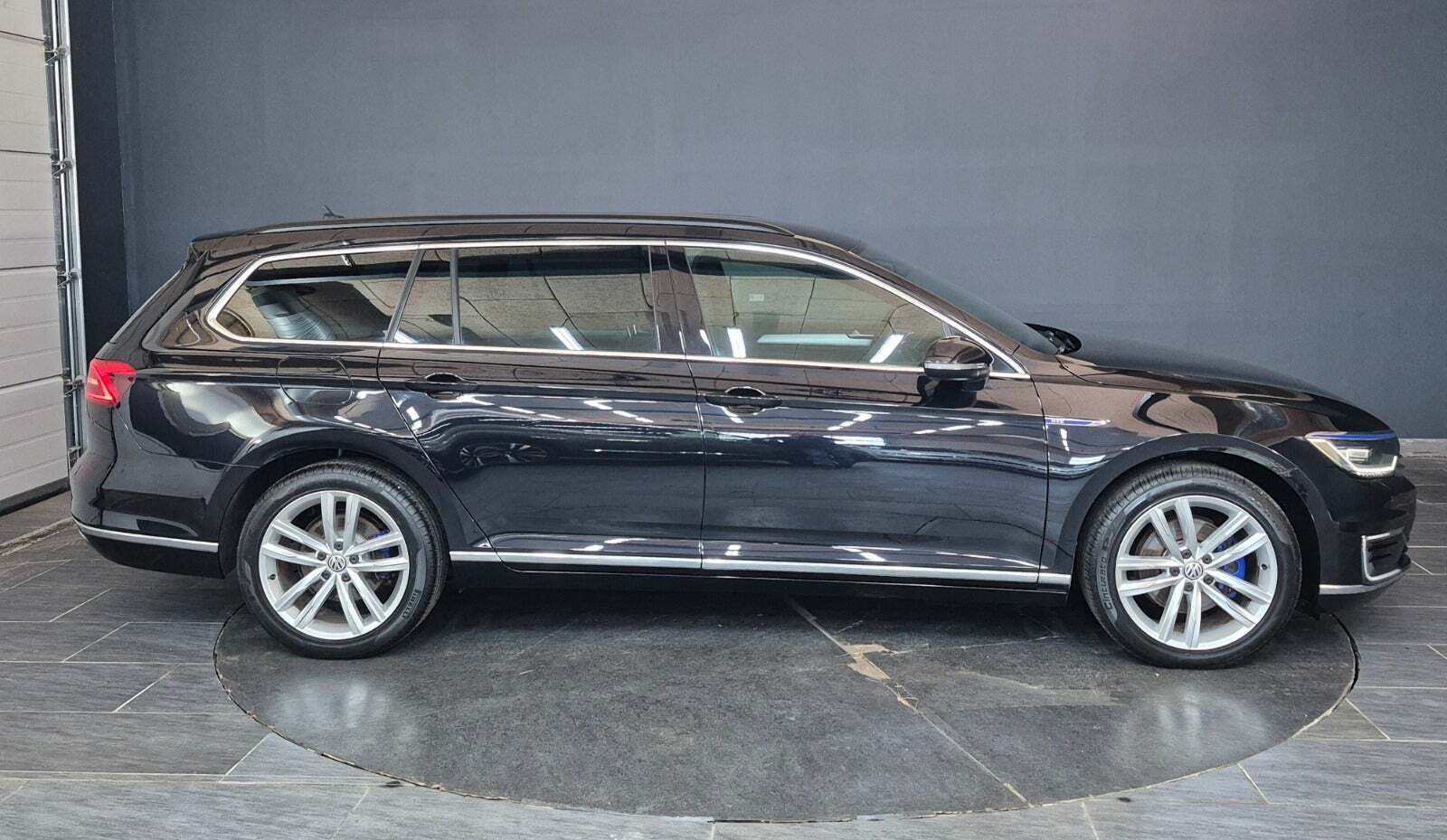 Sort VW Passat fra 2017