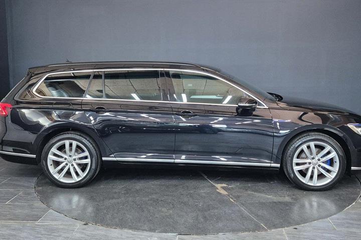 Sort VW Passat fra 2017