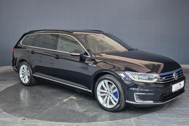 Sort VW Passat fra 2017