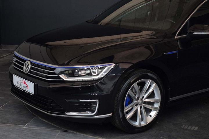 Sort VW Passat fra 2017