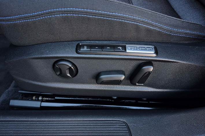 Sort VW Passat fra 2017