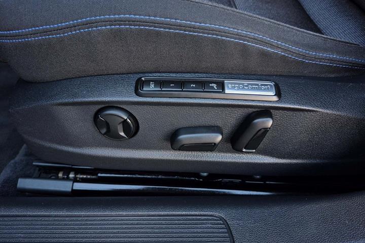 Sort VW Passat fra 2017