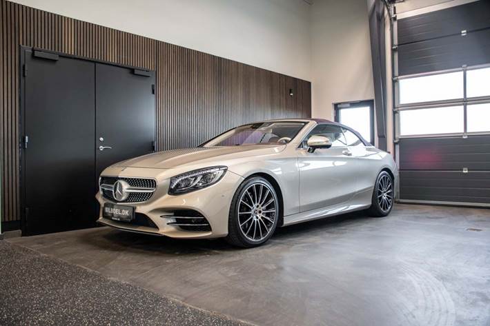 Orange Mercedes S560 fra 2019