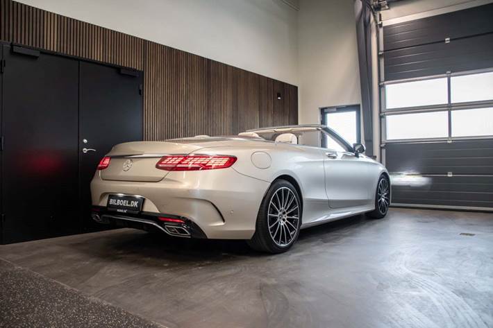 Orange Mercedes S560 fra 2019