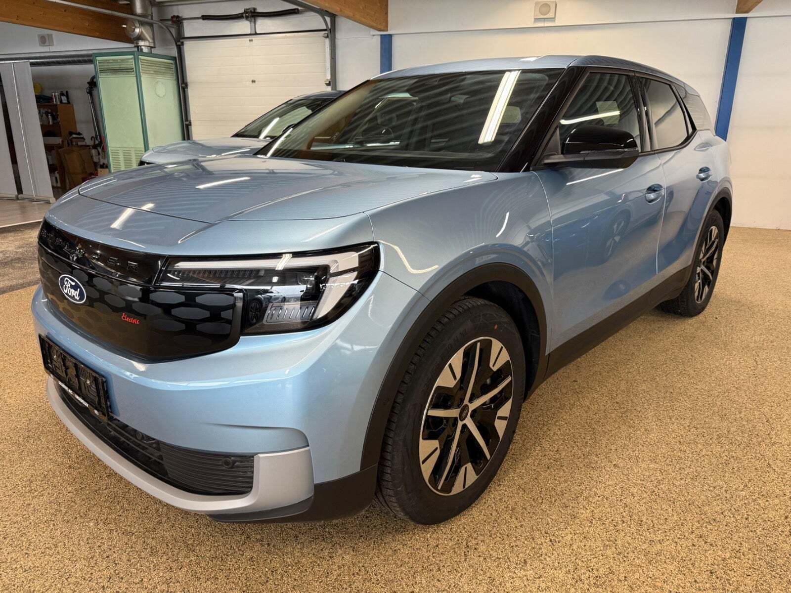 Ford Explorer 77 Select Extended Range