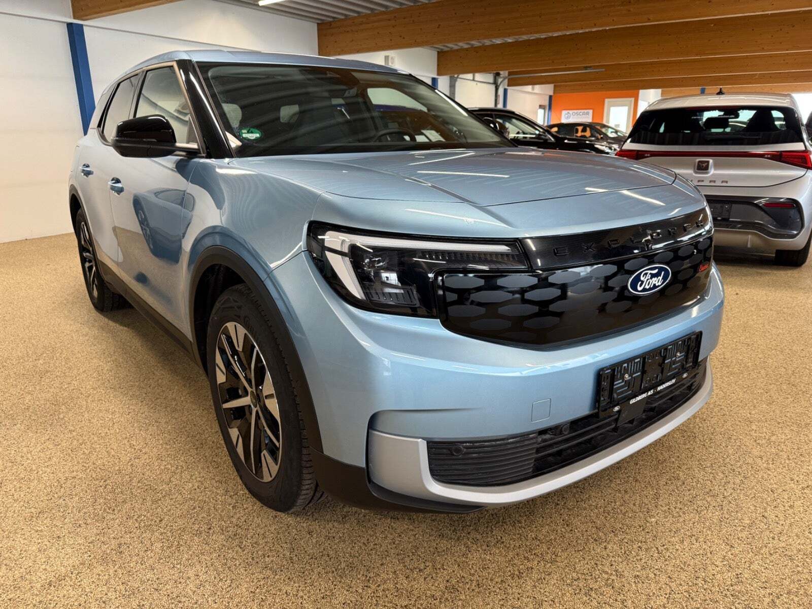 Ford Explorer 77 Select Extended Range