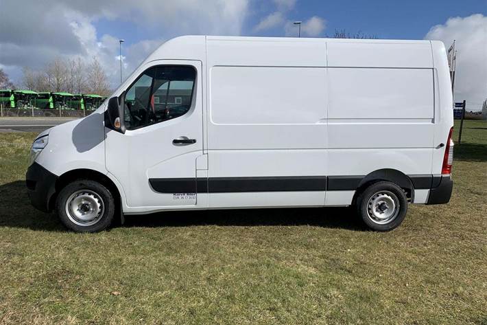 Hvid Nissan Interstar fra 2023