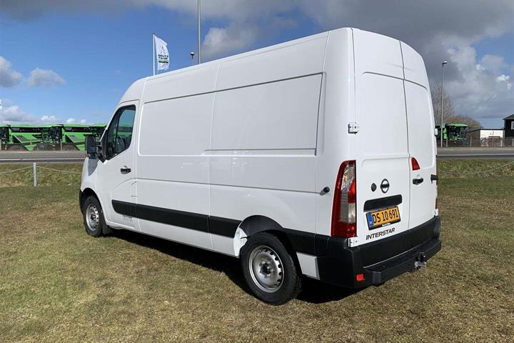Hvid Nissan Interstar fra 2023