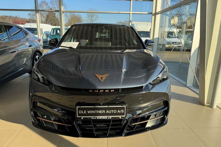 Blå Cupra Tavascan fra 2025