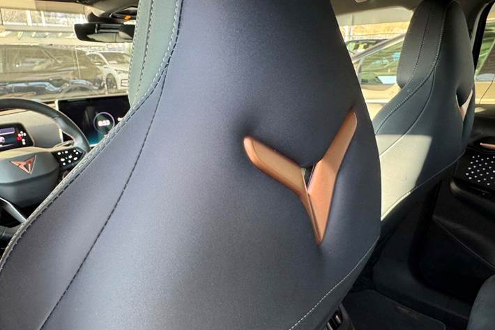 Blå Cupra Tavascan fra 2025