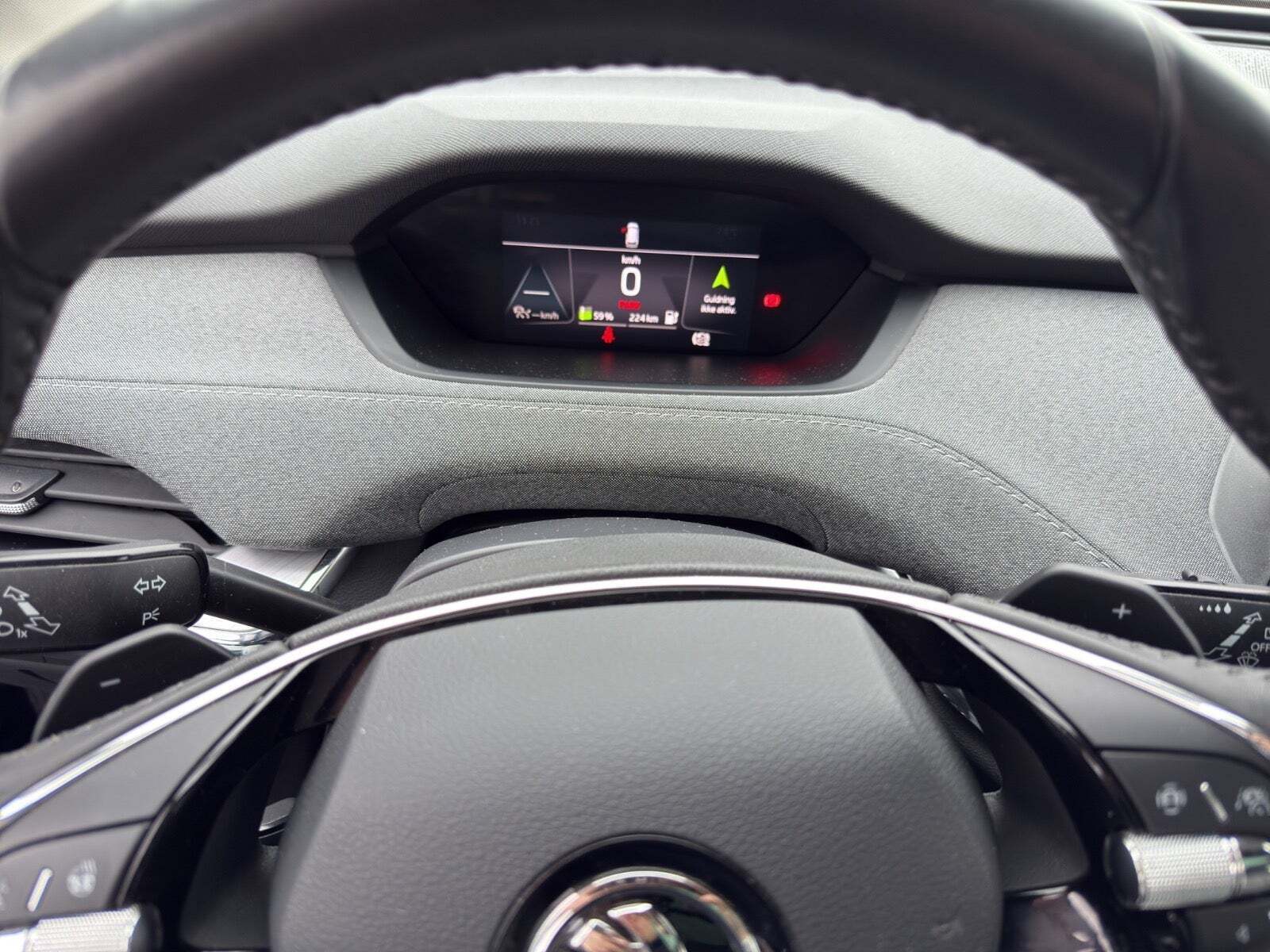 Blå Skoda Enyaq fra 2022