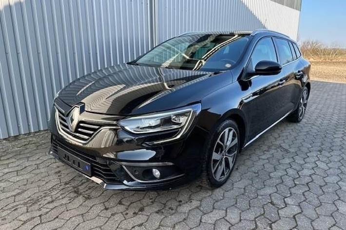Sort Renault Mégane fra 2017 set udefra