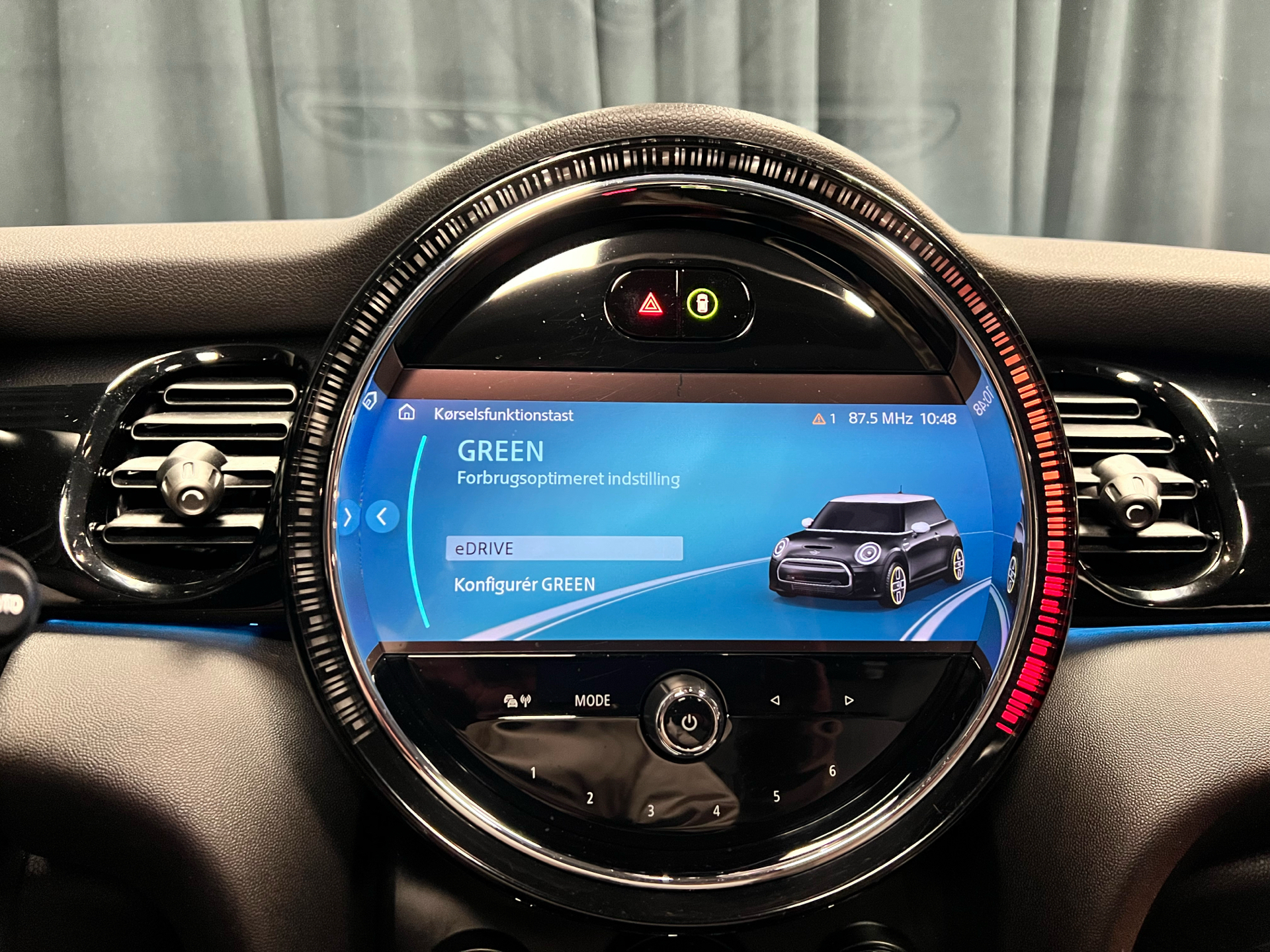 Hvid Mini Cooper fra 2022