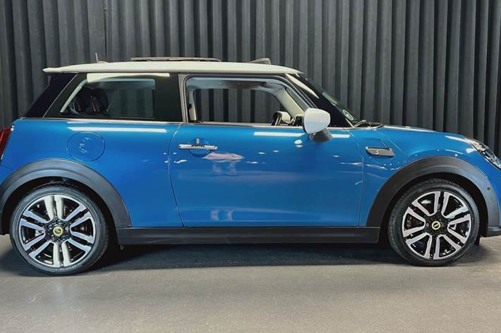 Blå Mini Cooper fra 2022