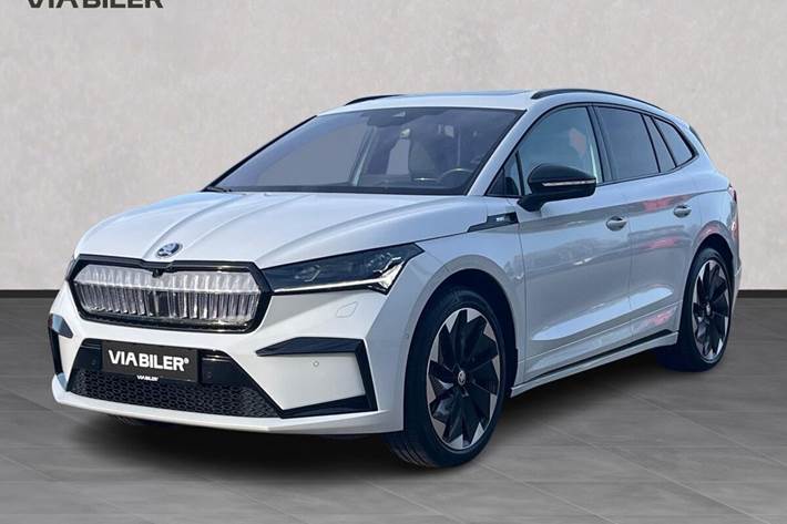 Hvid Skoda Enyaq fra 2025 set udefra