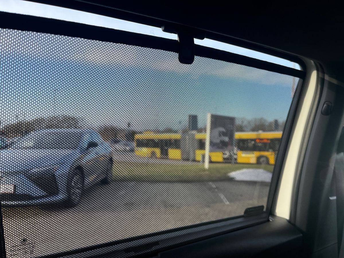 Hvid Skoda Enyaq fra 2025