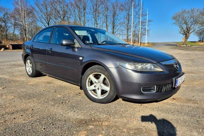 Grå Mazda 6 fra 2008