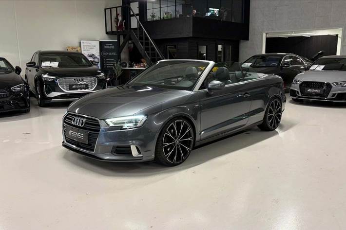 Grå Audi A3 fra 2017 set udefra