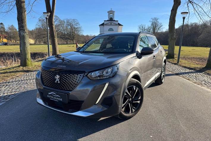 Grå Peugeot 2008 fra 2020 set udefra