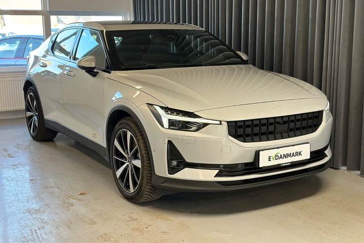 Hvid Polestar 2 fra 2021 set udefra