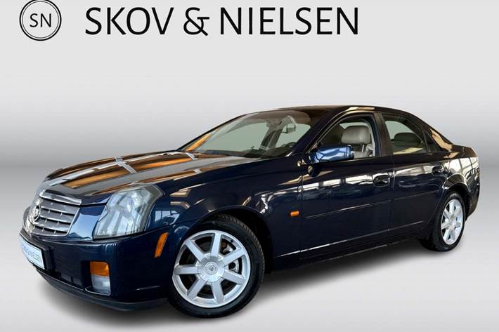Blå Cadillac CTS fra 2004
