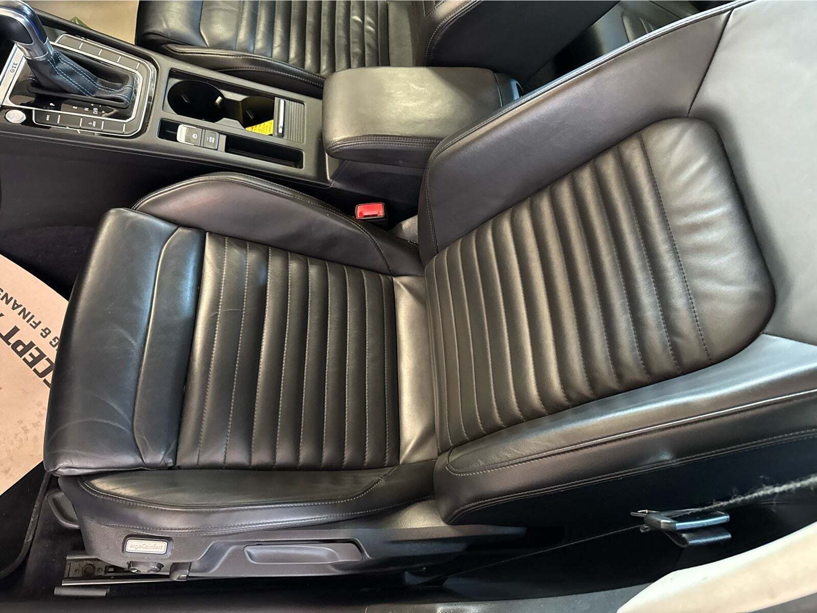 Grå VW Passat fra 2018