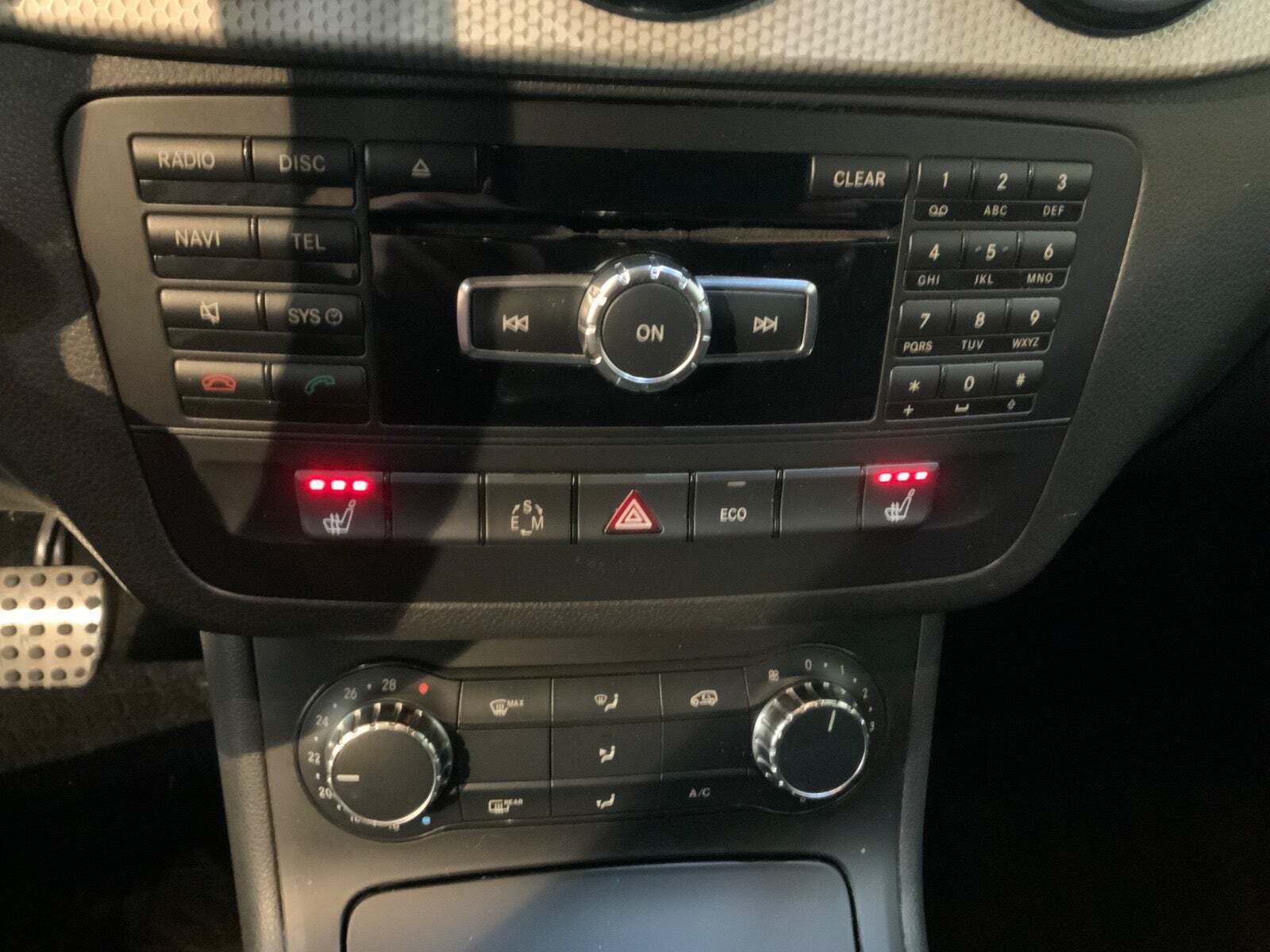 Grå Mercedes B180 fra 2013