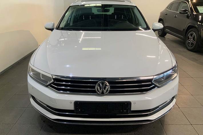 Hvid VW Passat fra 2015