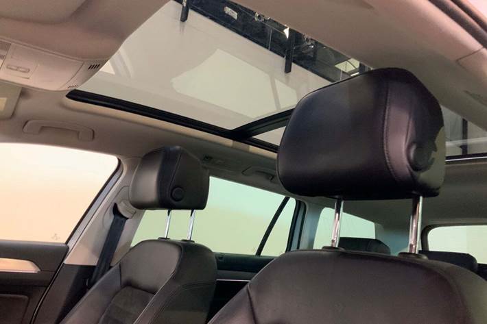 Hvid VW Passat fra 2015